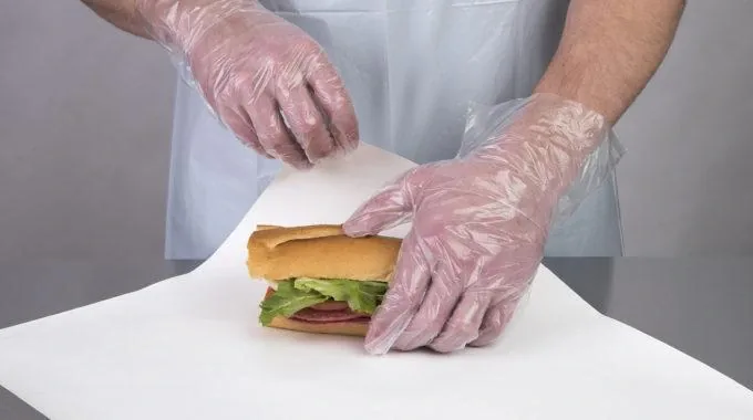 Gloves in sandwich preparation